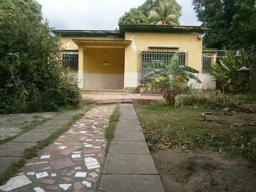 Lisbeth Garcia Bienes Raices Vende Casa Con Amplio Terreno En La Av Principal Del Limon