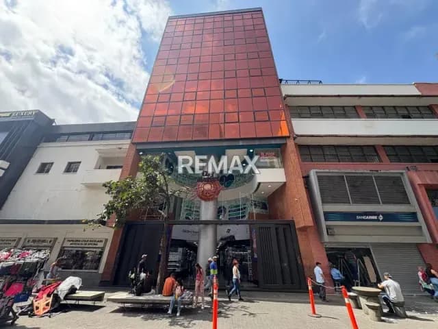 LOCAL A PIE DE CALLE SABANA GRANDE 2 NIVELES