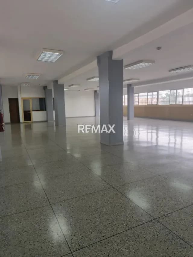 Local Comercial en Alquiler Avenida Andrés Bello Edificio Cofricarsa Zona Centro - Barquisimeto
