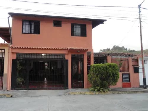 Casa En Venta Con Anexos Urb. Valle Alto Los Teques