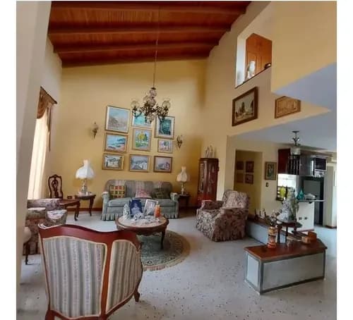 Venta Casa En La Urbanización Altos De Guataparo.n Lh