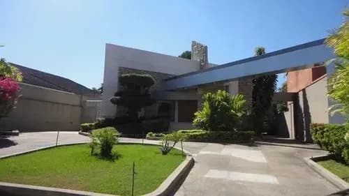 Casa Moderna Con Piscina En Guataparo - Planta Eléctrica Atm