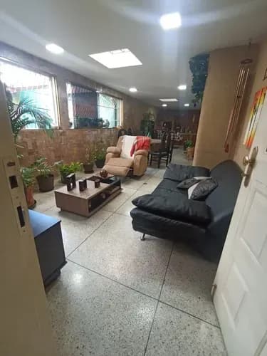 Beraca 007 Venta De Apartamento Pb En Av. Santos Michelena -sector Centro De Maracay.