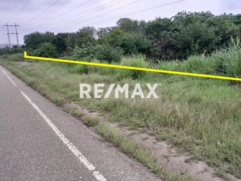EN VENTA TERRENO DE (28.029 Mts2) METROS CUADRADOS A ORILLA DE CARRETERA EN EL SECTOR TIBANA EN EL ESTADO FALCON.