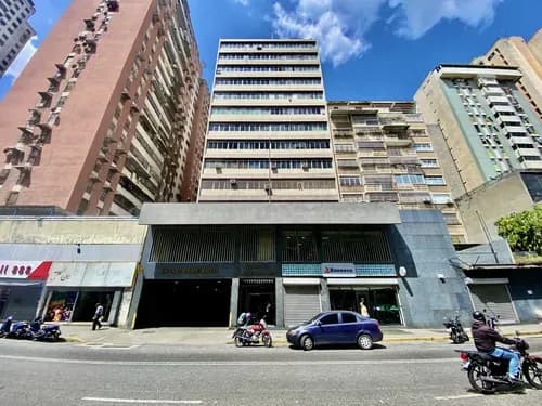 Oficina En Venta En Bellas Artes 86 M2, 4 Cubiculos Y Amplia Recepcion Acropolis Ch