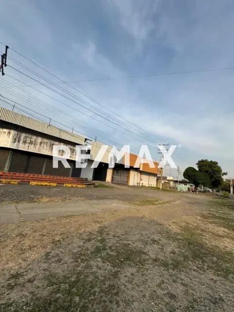 En Venta Galpón ubicado en la Avenida Simón Bolívar frente al hotel La Fontana, Guanare, Portuguesa, Venezuela