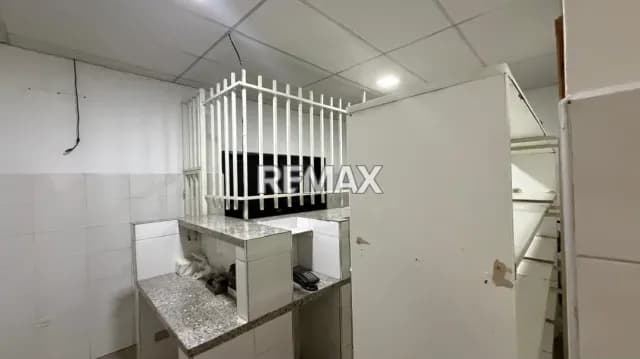 VENDO CASA CON LOCAL COMERCIAL EN CENTRO DE BARQUISIMETO