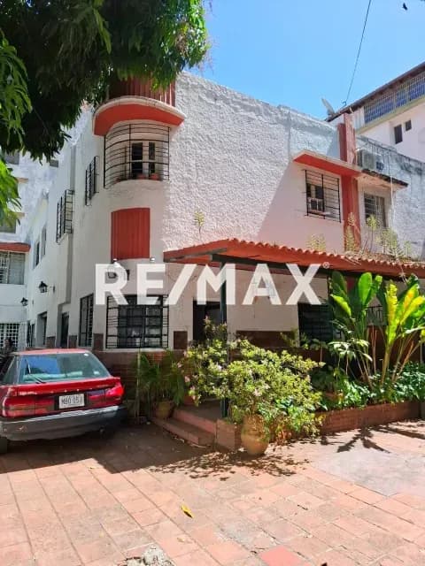 ALQUILER DE CASA COMERCIAL EN LOS CAOBOS