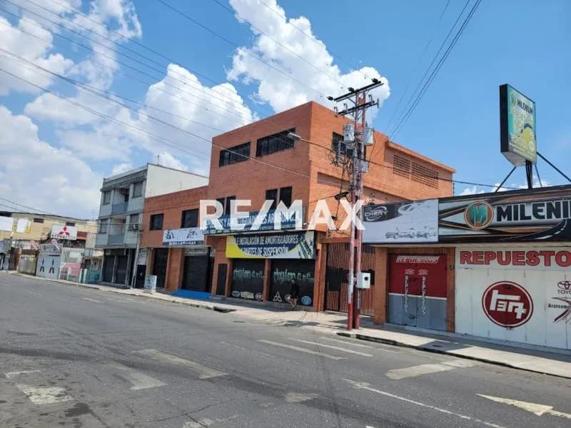 LOCAL EN ALQUILER AV. LOS CEDROS