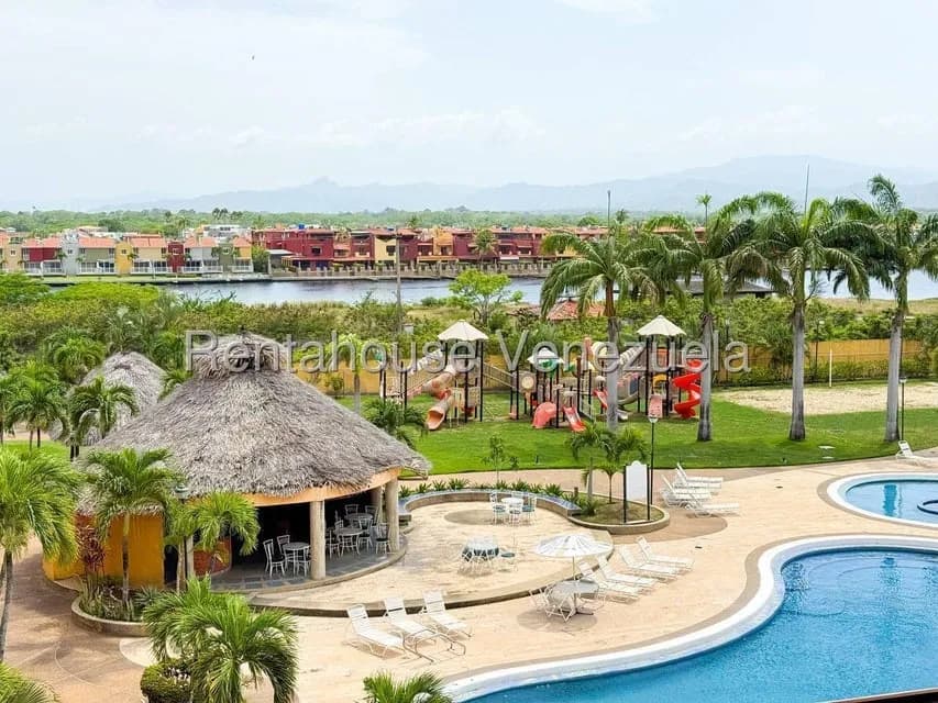 Comercial (Local Comercial) en Venta en Ciudad Balneario Higuerote, Miranda