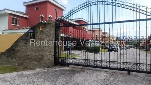 Casa En Venta En Piedras Pintadas Valencia Lr Carabobo Amplios Espacios Funcionales Con Planta Y Pozo Hermosos Jardines