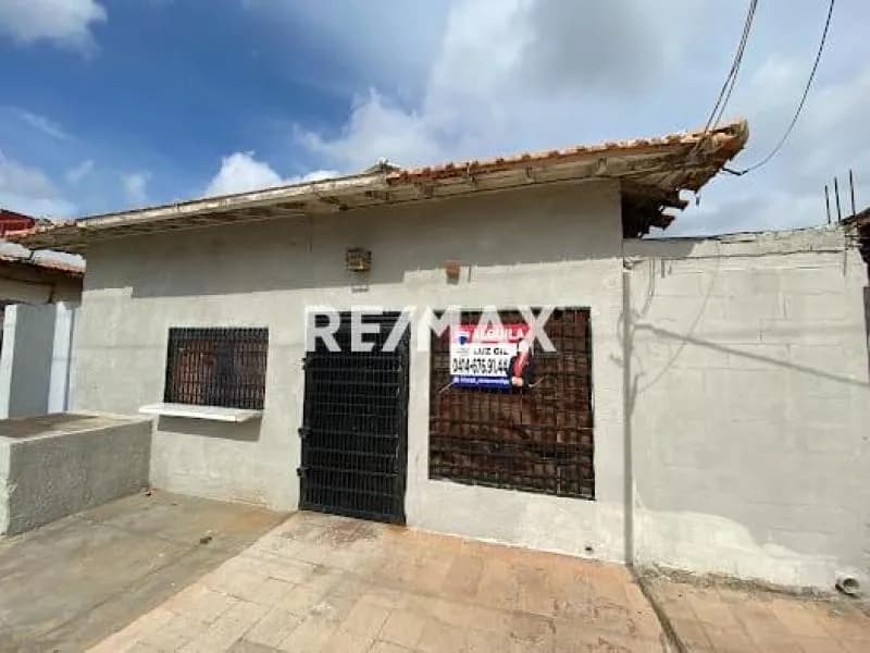 Se Alquila Local en 5 de julio Ideal para depósito