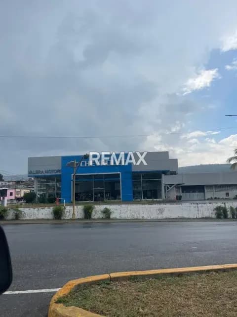 En Alquiler local comercial antiguo Valera motor