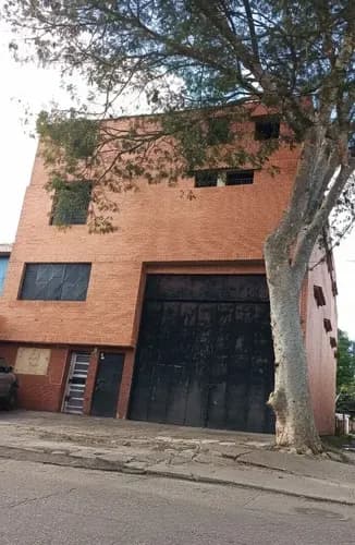 Roxanac Vende Galpón Industrial En La Av Michelena Valencia