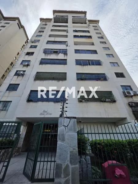 En Alquiler Apartamento Av Bolivar Norte piso bajo