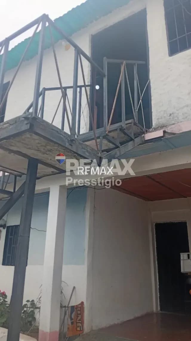Casa en venta sector San Jacinto de dos pisos