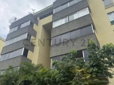 En Venta Apartamento Cumbres de Curumo