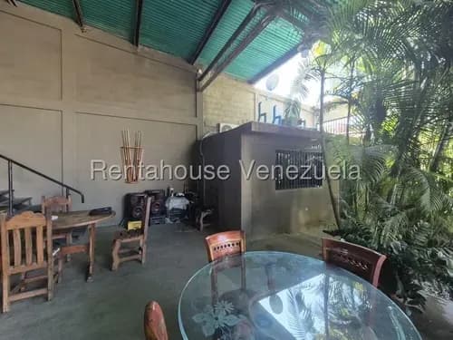 Venta Amplio Galpón En Esquina De 762.84 M2 Con Oficina Y Tanque Oeste Barquisimeto Asesora Mehilyn Perez
