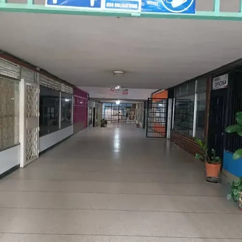 Local En Venta En El Centro De Valencia, C.c Estela. 100m2. Yh