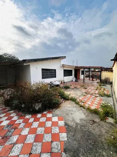 Casa En Venta En Altos De Pirineos Lh