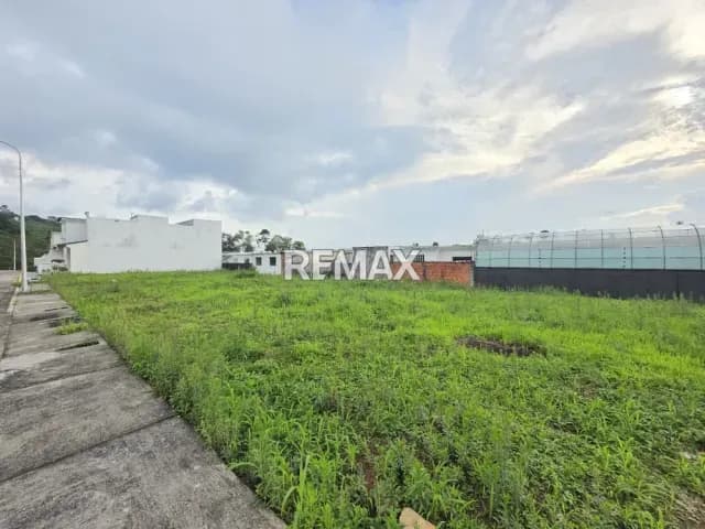 En venta parcela ubicada en la urbanización Vasconia, vía polígono de tiro, sector pueblo nuevo
