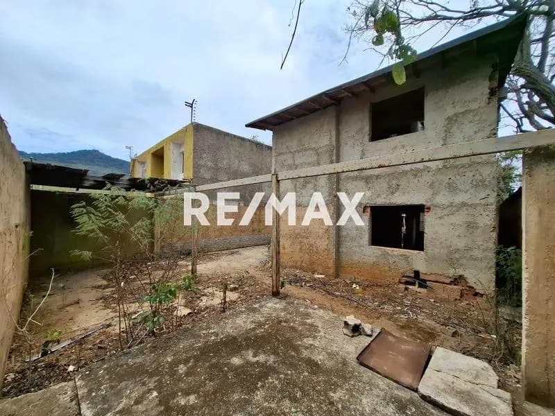EN VENTA TERRENO CON BIENHECHURIA, SALAMANCA, MUNICIPIO ARISMENDI, ISLA DE MARGARITA.