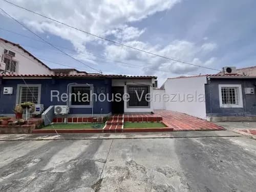 Ivonne Bracho Vende Hermosa Casa Con Excelente Ubicación En La Intercomunal De Cabudare. #26-5451
