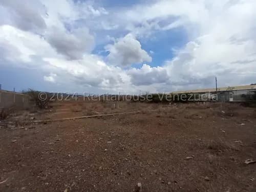 Amplio Terreno En Venta En La Zona Industrial De Coro, Ideal Para Desarrollo Industrial O Comercial 26-11090