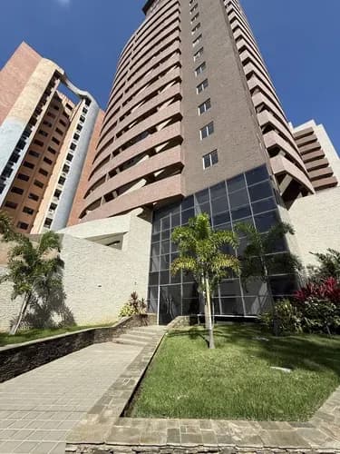 Como Apartamento En Alquiler Totalmente Amoblado Y Equipado, De Solo Llevar Ropa, Cuenta Con Pozo Y Planta Eléctrica Total En Excelente Y Exclusiva Zona De Valencia