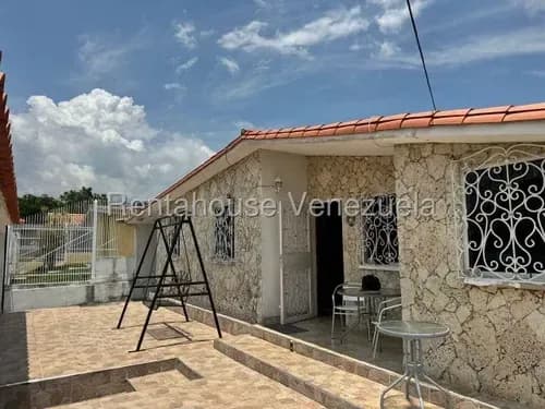 Maritza Lucena Alquila Espaciosa Casa En Cabudare, Ideal Para Familias Grandes, Calle Cerrada Para Mayor Seguridad.