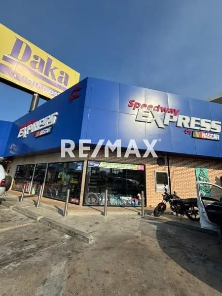 EN ALQUILER LOCAL COMERCIAL UBICADO EN LA ESTACIÓN DE SERVICIOS FRENTE A PLAZA MAYOR-LECHERIA