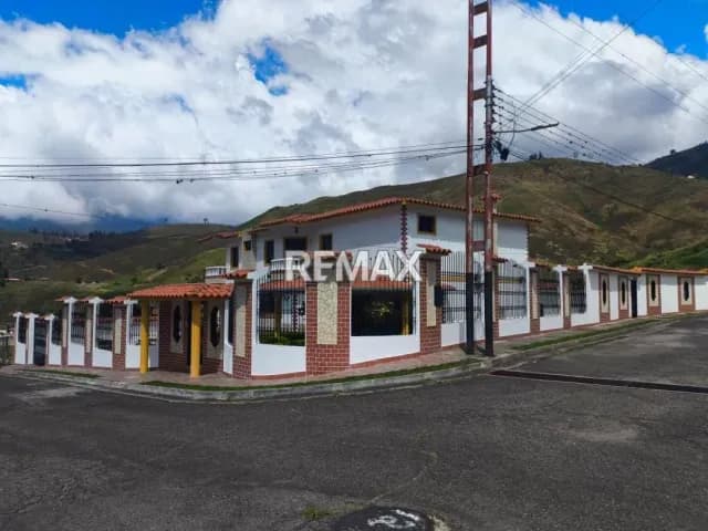 EN VENTA Hermosa casa ubicada en la Grita