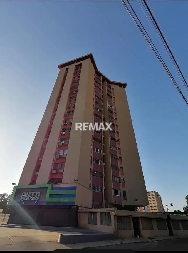 APARTAMENTO EN VENTA EDIFICIO YAGUAZIRU A PASOS DE LA AVENIDA DELICIAS