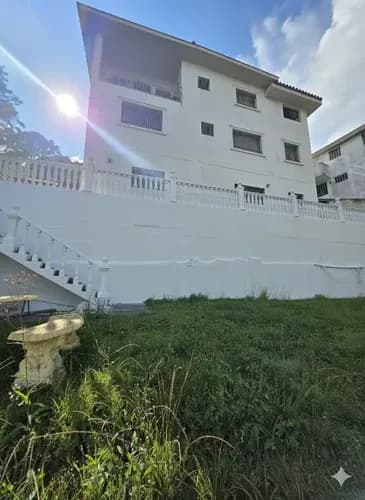 Casa En Venta En La Urbanización Topo Sanín, Espectacular Propiedad Con Anexo Independiente En San Antonio De Los Altos Miranda