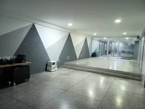 Se Vende Local Comercial A Pier De Calle Av La Feria Valencia Cimp Solo Cliente