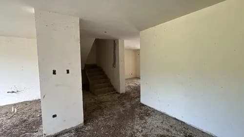 Mariana Vende Townhouse A Remodelar En San Diego Res Vista Gold Carabobo Maria G Phillips