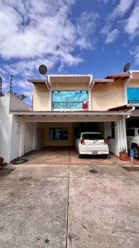 Venta De Casa En Urb. Punta Del Este. Av. Principal De Pueblo Nuevo San Cristóbal Ammp004