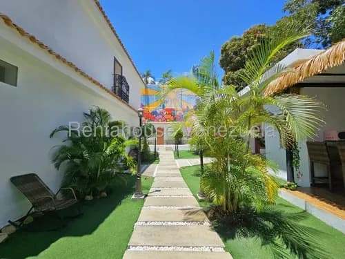Karen Burgos Vende Exclusiva Casa Multifuncional Estilo Vanguardista, Puede Ser Usada Como Residencial O Comercial, Ubicada Al Este De Barquisimeto, Cód. 25-20689