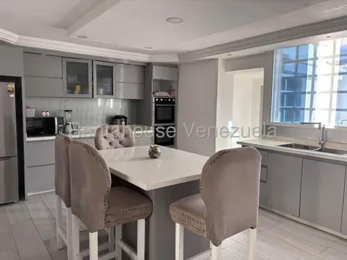 Abella 2615188 Descubre Esta Encantadora Casa Remodelada, Diseñada Para Brindar Comodidad Y Estilo En Cada Rincón. Calle Vigilancia