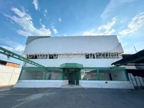 Maritza Lucena Te Presenta Este Amplio Y Espectacular Galpón Comercial En Alquiler, En Zona Industrial 3 De Barquisimeto, Tanque Subterráneo, Estacionamiento, Ideal Para Acondicionarlo A Tu Gusto.