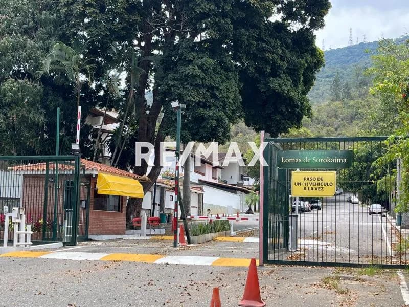 En venta terreno plano con increíble vista en urb. cerrada, Sorocaima, La Trinidad