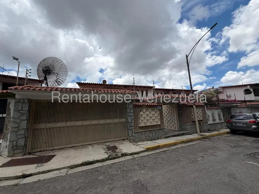 Casa (Multipes Niveles) en Venta en Colinas de Santa Monica, Distrito Metropolitano