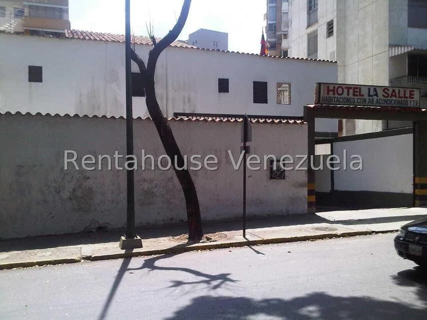 Comercial (Edificio) en Alquiler en La Florida, Distrito Metropolitano
