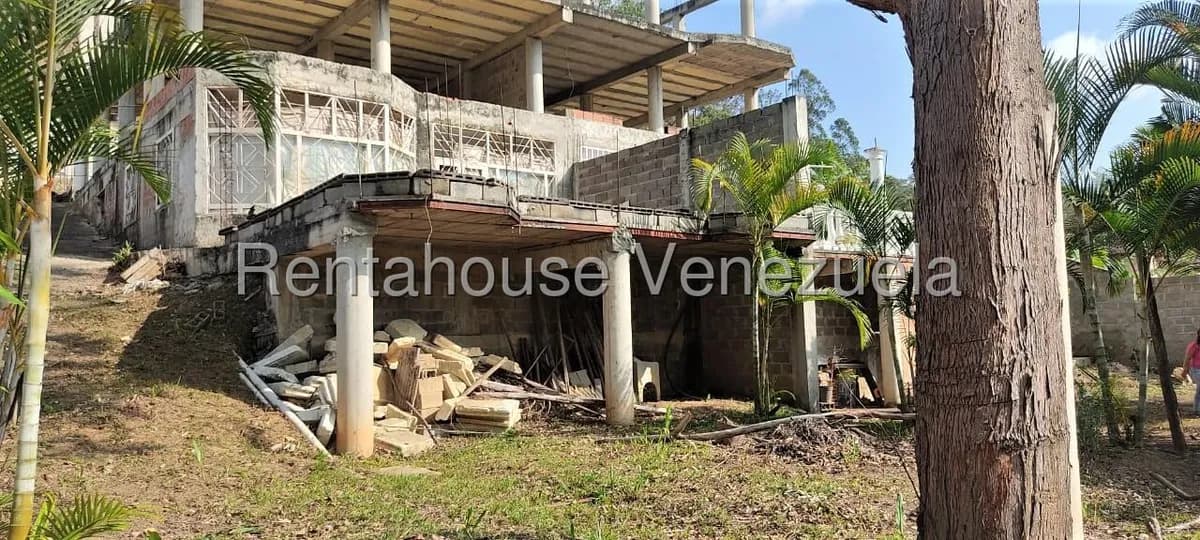 Terreno (Residencial) en Venta en Colinas de Carrizal, Miranda