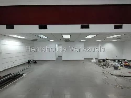 Daniela Linarez Alquila Impecable Local Comercial Con 2 Baños, Situado En La Zona De Mayor Flujo Peatonal Y Vehicular Del Centro De Barquisimeto