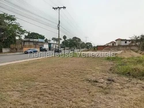 Gran Oportunidad De Inversion. Rentahouse Te Presenta Un Excepcional Terreno Comercial/residencial A Pie De Calle, Ubicado En Una De Las Zonas Más Dinámicas Y De Rápido Crecimiento De La Ciudad.