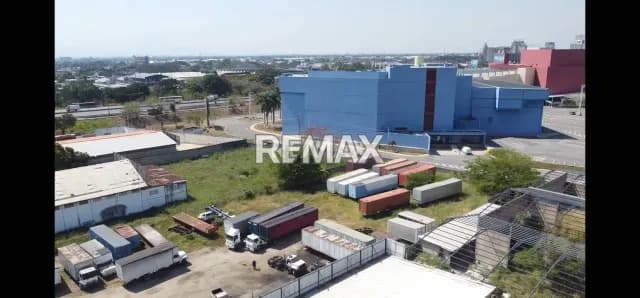 9.806 M2 AL LADO DEL METRÓPOLIS SHOPPING CON GALPÓN