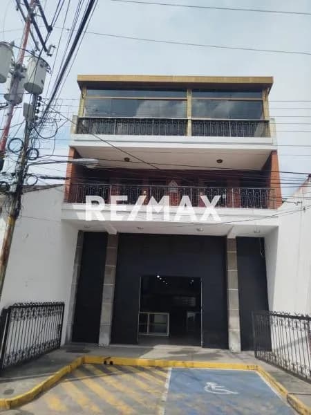 Modalidad de Alquiler, Edificio Multiproposito en pleno Centro de Valera`.