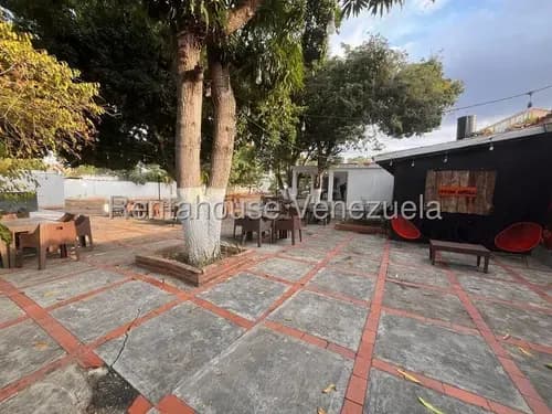 *jl/local Comercial En Alquiler Centro Barquisimeto Lara, Venezuela, Cod. 25-19799 / 3 B/ 1200 M2