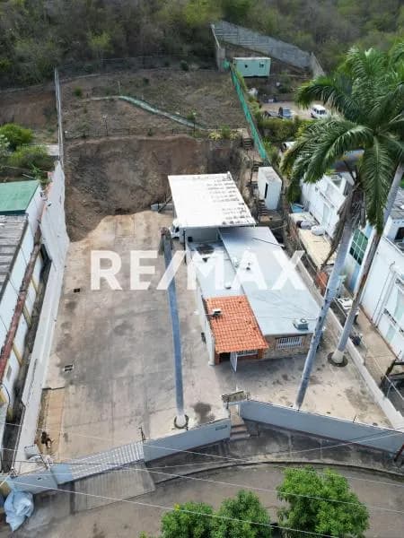 EN VENTA CASA CON USO COMERCIAL LECHERIA SECTOR LAS GARZAS
